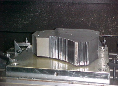 Core and cavity for the compact closure