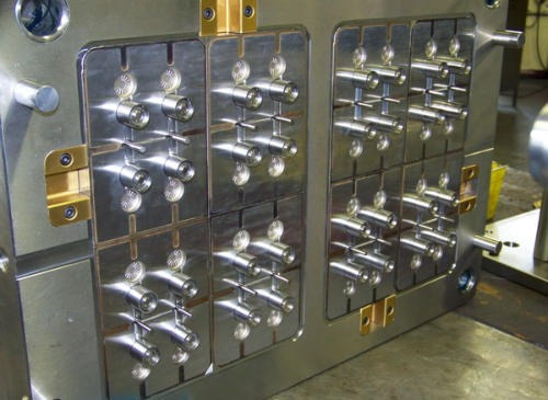 Core plate with thirty-two flip cap cores
